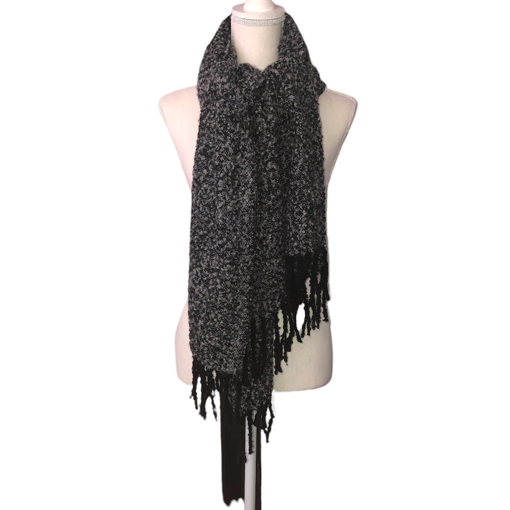 EMANUEL GERALDO Oversized Chunky Scarf Unisex O/S Black White Scarves Speckled